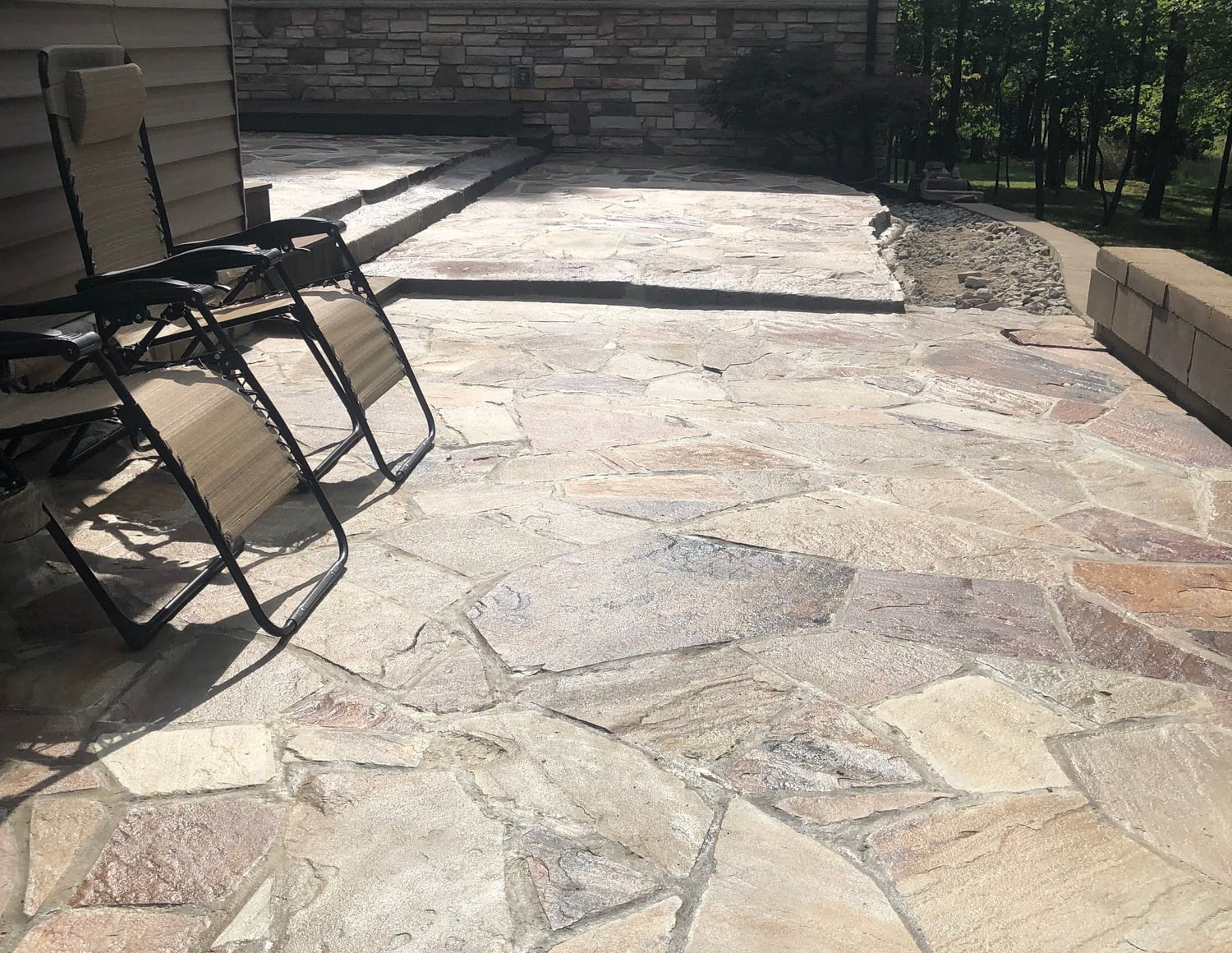 Natural flagstone patio by Mason One, Rocky River OH